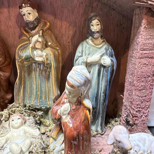 Small Nativity Set Vintage Wooden Manger Ceramic Holy Family - Picture 3 of 9