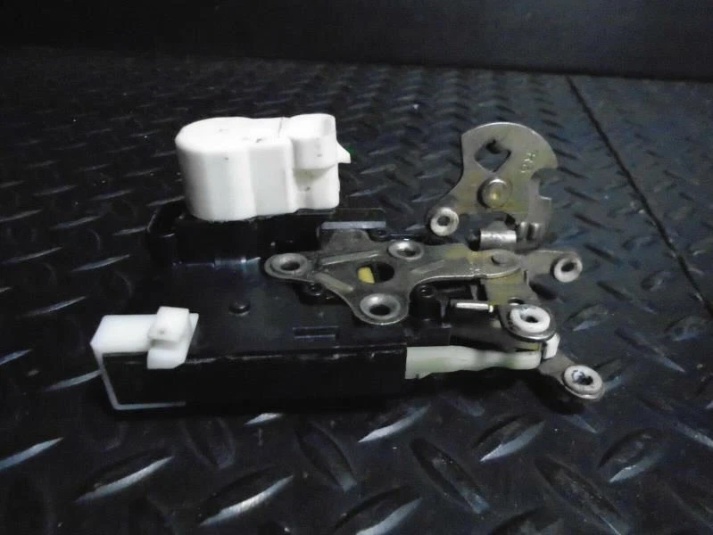 99-04 Pontiac Montana Front Passenger Door Lock / Latch / Actuator - Image 3 of 4