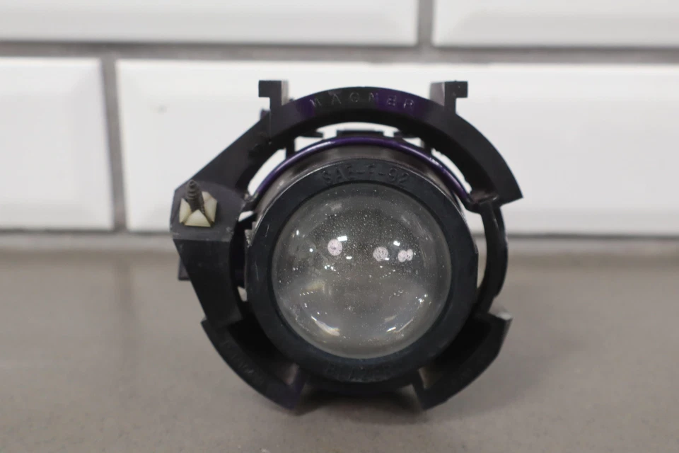 03-06 Chevy SSR dianteiro esquerdo do motorista (montado para-choque) lâmpada de neblina com moldura - Imagem 2 de 4