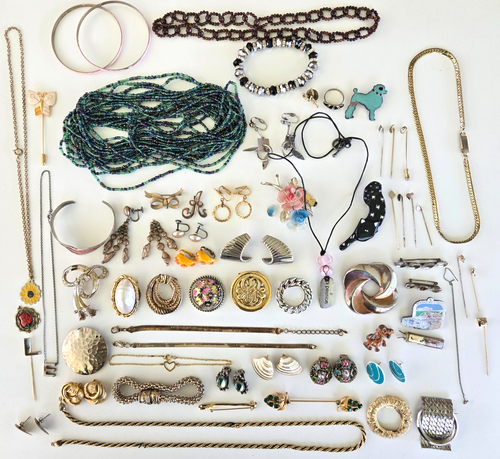 60+ Piece Vintage Junk Lot Damaged Costume Jewelry Parts Repairs Harvest Destash - Picture 2 of 24