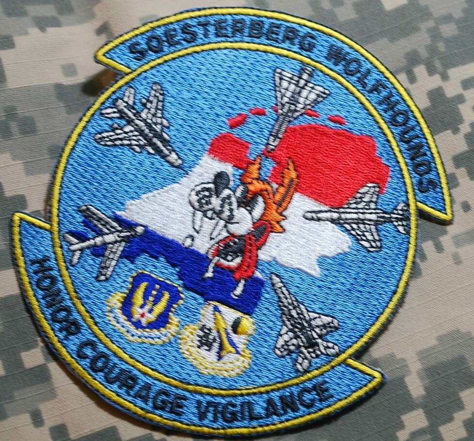 USAFE 32ND TFS WOLFHOUNDS CAMP NEW AMSTERDAM PATCH: HONOR COURAGE