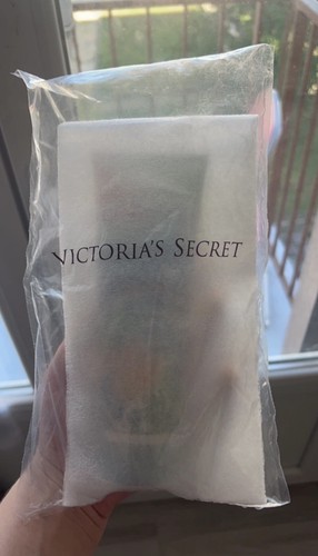 Candice Swanepoel lance des bikinis avec Victoria's Secret