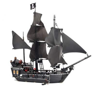 Pirates of the Caribbean Black Pearl Interchangeable Includes 6
