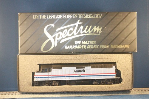Escala JP HO Bachmann Spectrum 87005 AMTK Amtrak Fase III EMD F40PH Diesel #271 | Zustand: New