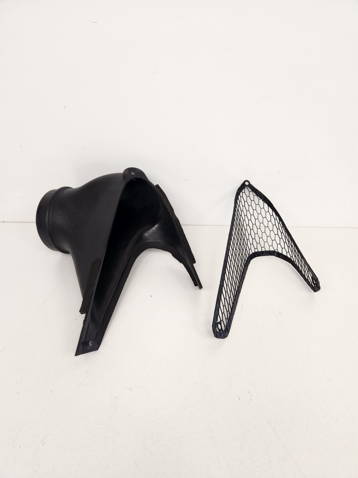 McLaren MP4-12C 2012-2014 Rear Right Air vent P/N 11F0556CP