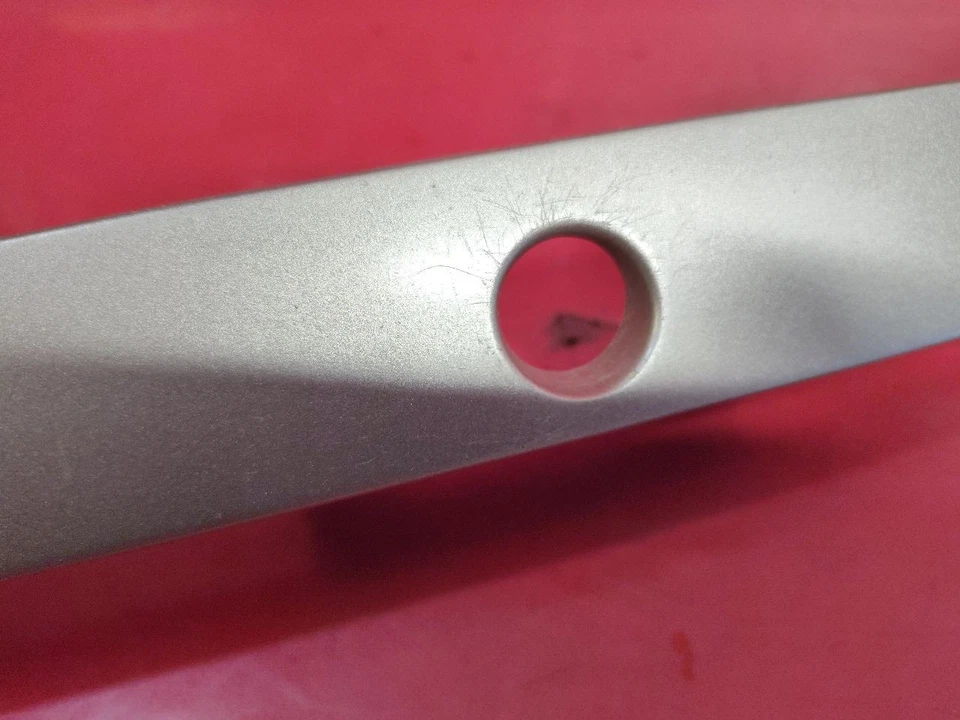 Toyota Prius 2001-2003 sedán maletero tapa llave agujero adorno fascia plateado Foto 3 de 4