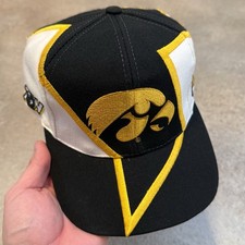 Vintage 90s Iowa Hawkeyes TOW Bolt SnapBack Hat Wool Blend Top Of The World READ