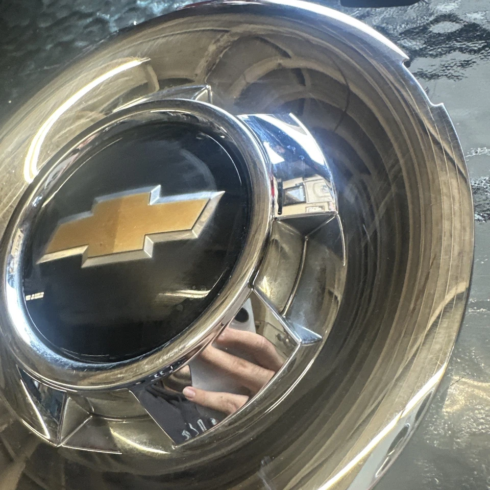 Tapa central de rueda cromada Chevrolet Avalanche Silverado Tahoe Suburban 1500 (1) Foto 3 de 4