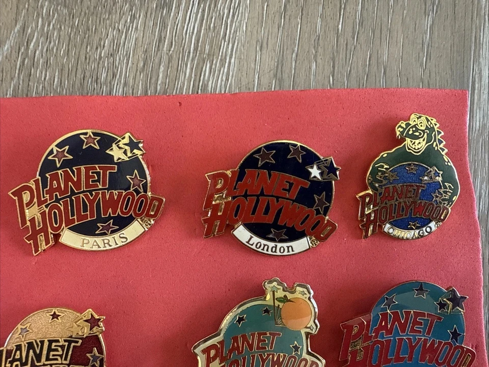 老式Planet Hollywood徽章大量伦敦、巴黎、芝加哥、纽约、奥兰多 — 第 2/4 张图片