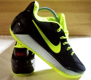 kobe running shoes