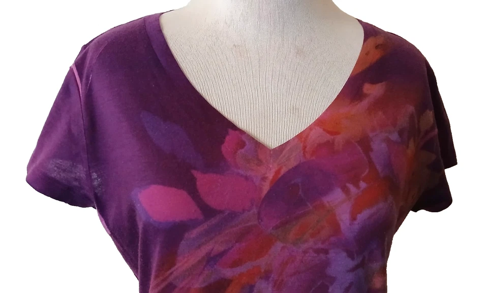 Daisy Fuentes My Favorite T Purple Floral T-Shirt V-Neck Short Sleeve Womens Med - Image 4 of 4