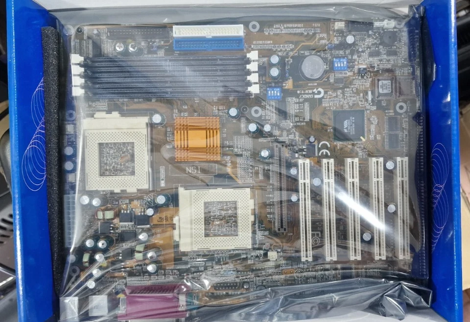 SCHEDA MADRE GIGABYTE GA-6VXDC7 REV 1.0 DUAL SOCKET PGA 370 4 DIMM USATA SCATOLA - Immagine 2 di 2