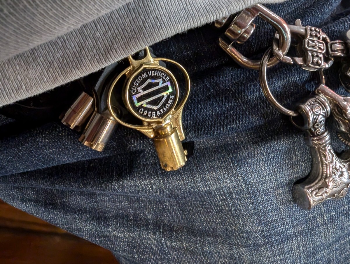 HARLEY-DAVIDSON CVO Gold Key - No Key Code - Rare | eBay