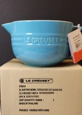 Le Creuset Stoneware Batter Bowl 2 Qts Turquoise Exterior Sand Interior NIB