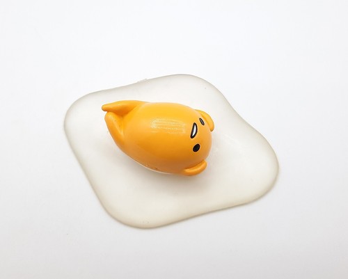 Sanrio Gudetama 1.5" mini gacha figure toy - Picture 2 of 2