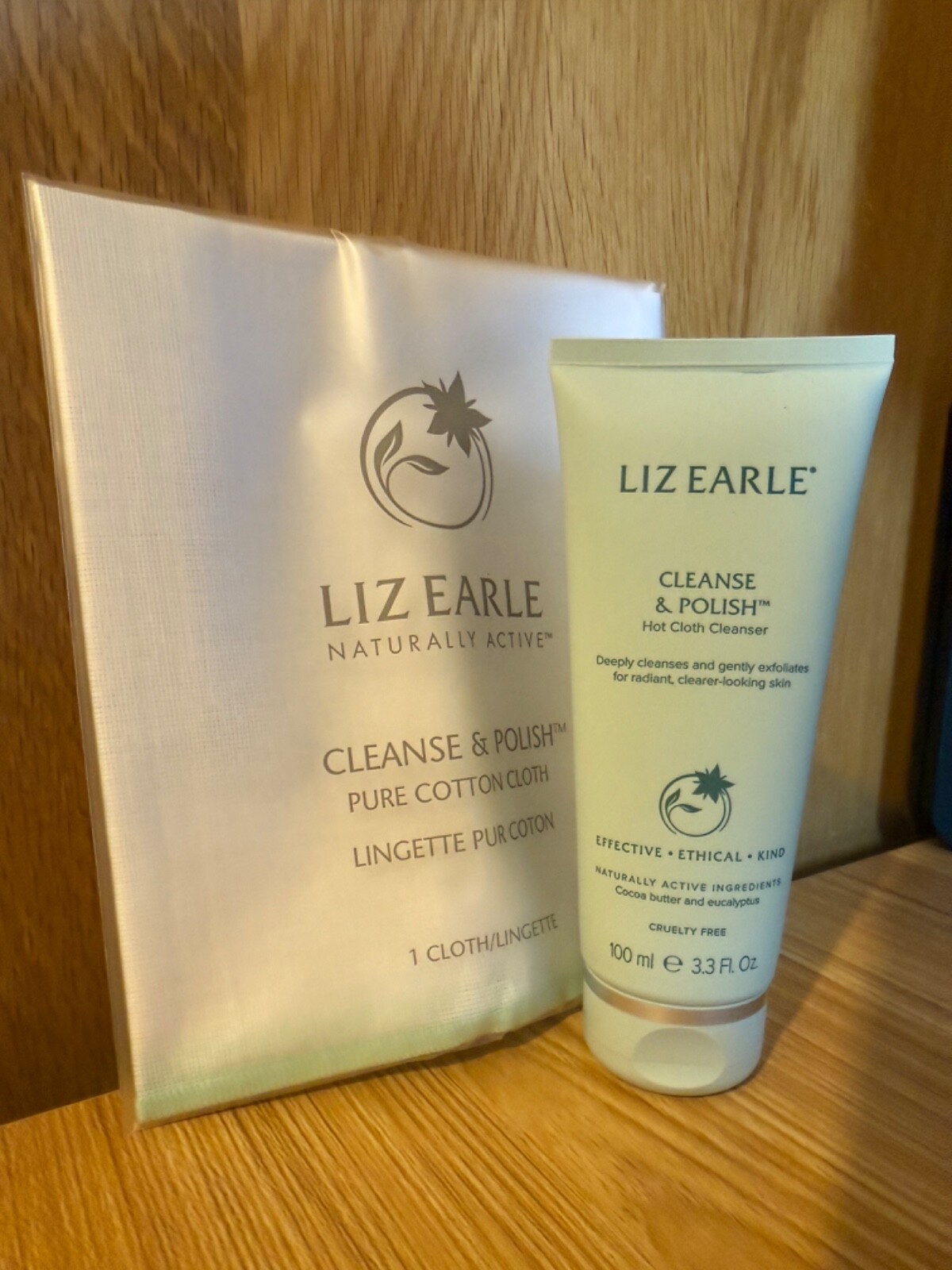 Liz Earle Cleanse and Polish Cream with Muslin Cloth Brand New- 100ml