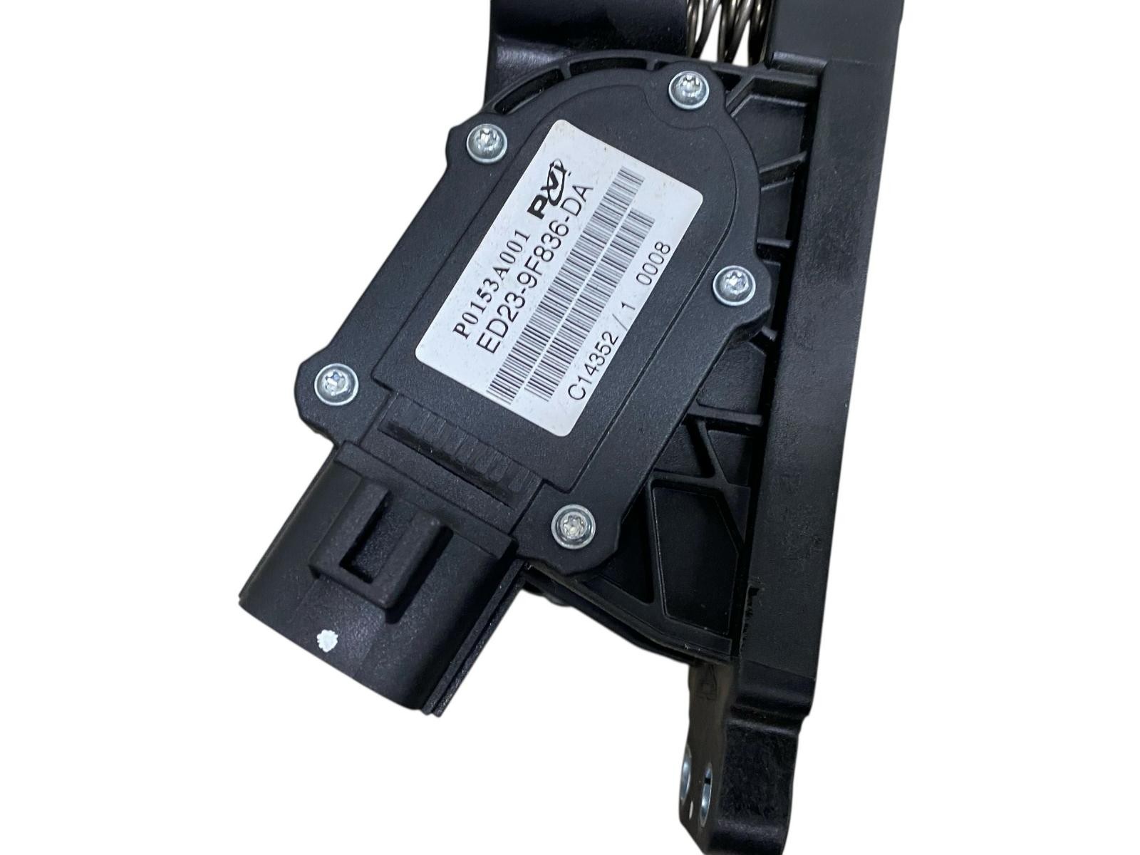 2015 ASTON MARTIN RAPIDE S GAS PEDAL TRAVEL SENSOR W/ BRAKE PEDAL & FOOTREST