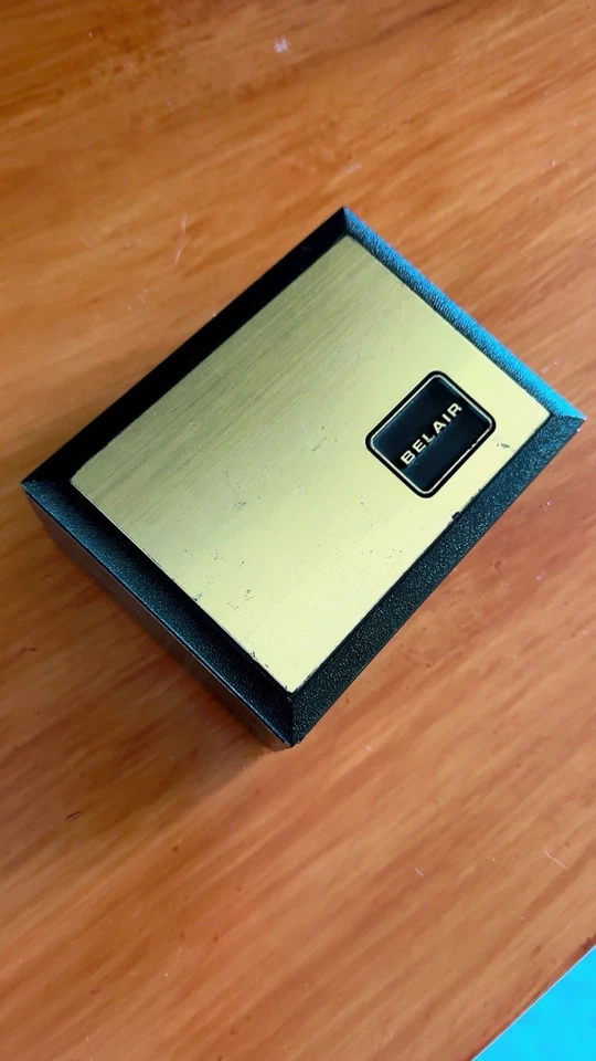 Reloj Belaire vintage dorado con parte posterior de acero inoxidable Foto 4 de 4