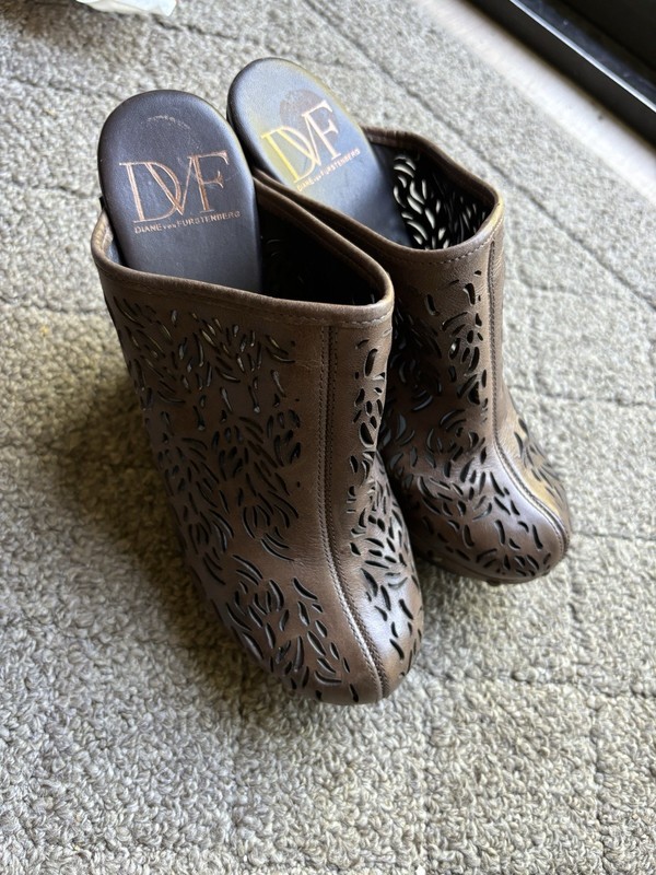 Diane Von Furstenberg Brown Leather Clogs Sz 6 1/2 M Shoes Sandals
