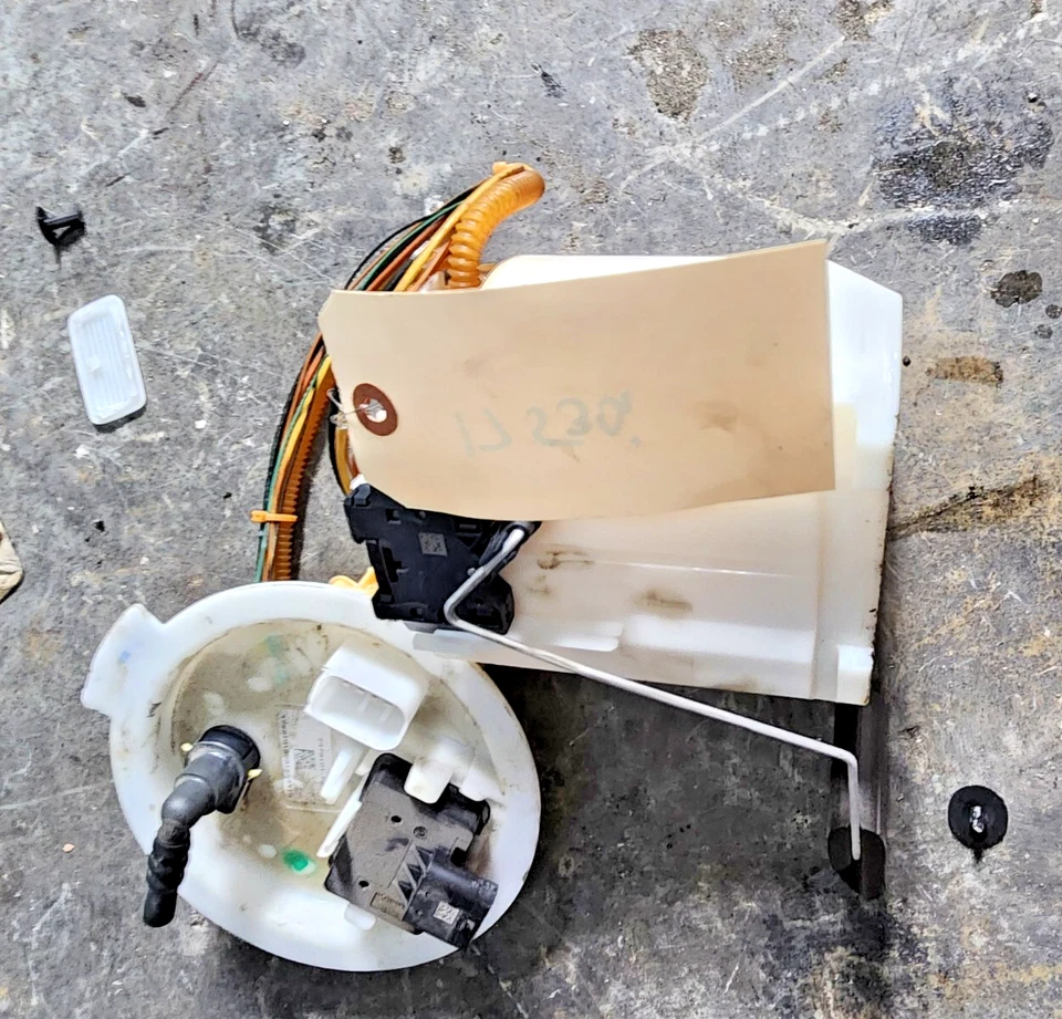 2017-2020 BMW G30 540i 530i 530e 550i IN TANK FUEL PUMP SENDING UNIT OEM - Image 2 of 3