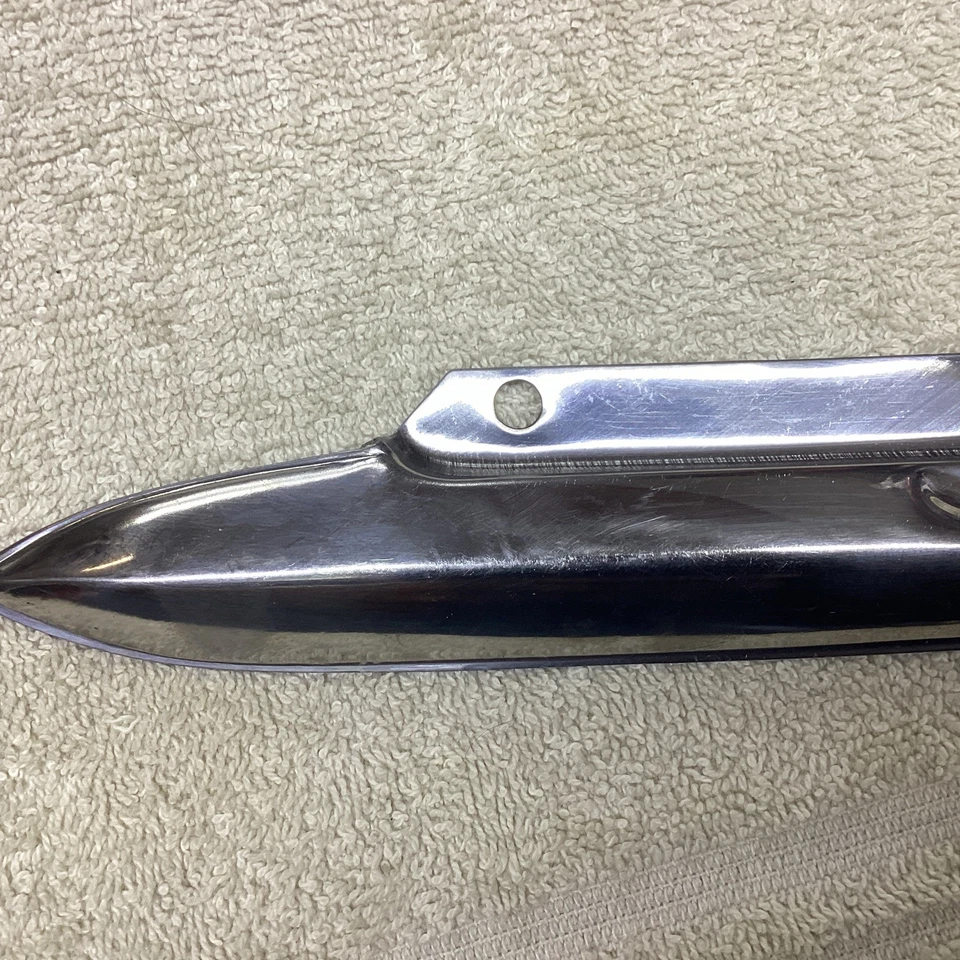 Chevrolet 1953 1954 sedán entrega tanque de gasolina relleno puerta protector 1955 Foto 2 de 4