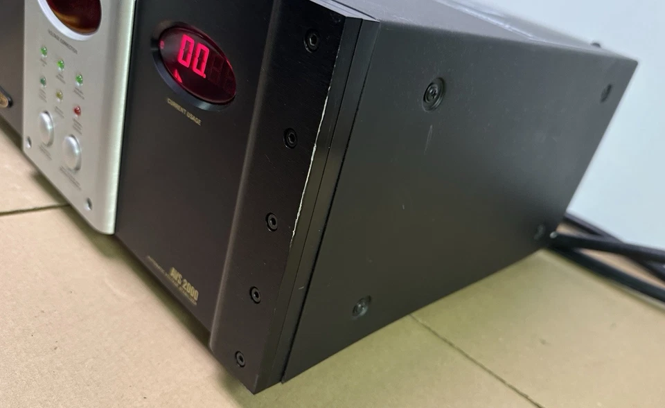 Estabilizador de voltaje automático Monster Power AVS2000 - Funciona con el problema COMO SE LEE Foto 4 de 4