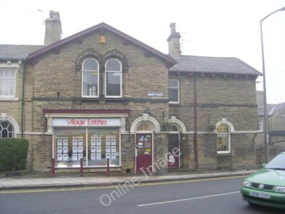 Photo 6x4 Village Estates - Daisy Place, Saltaire Road Shipley/SE1437  c2010