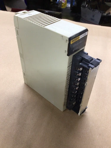 Omron C200H-OC222 Relay Output Unit 12 Point C200HOC222 0C222 #4017G120