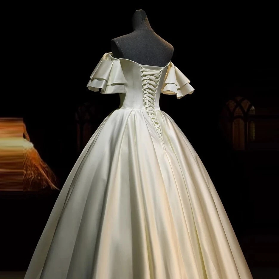 Vestidos de novia victorianos de satén simples mangas acampanadas fuera del hombro vestidos de novia Foto 3 de 4