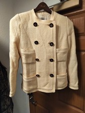 Blazer Chanel in tweed panna con bottoni Coco Chanel