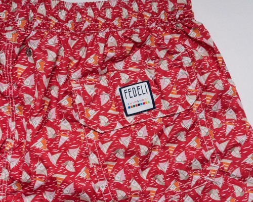 Traje de baño delgado Fedeli $235 nuevo con etiquetas microfibra XXL estampado velero rojo - Imagen 3 de 4