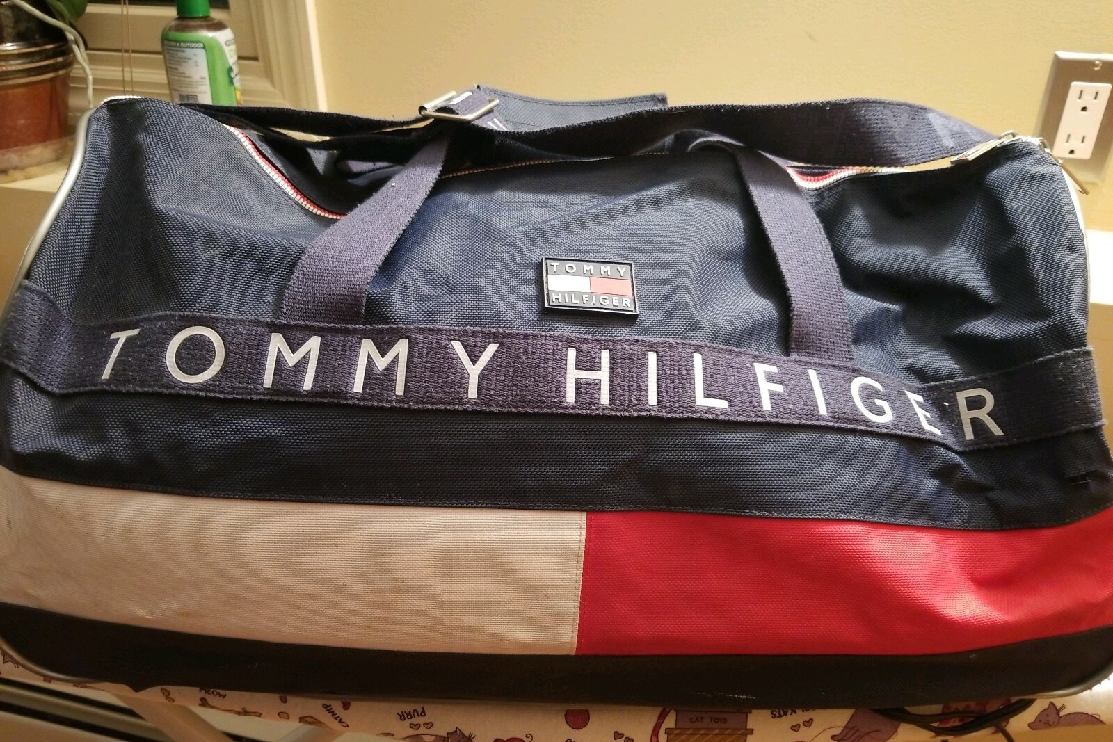 Купить Vintage Tommy Hilfiger Big Flag Spellout Gym Duffle на Аукцион из  Америки с доставкой в Россию, Украину, Казахстан