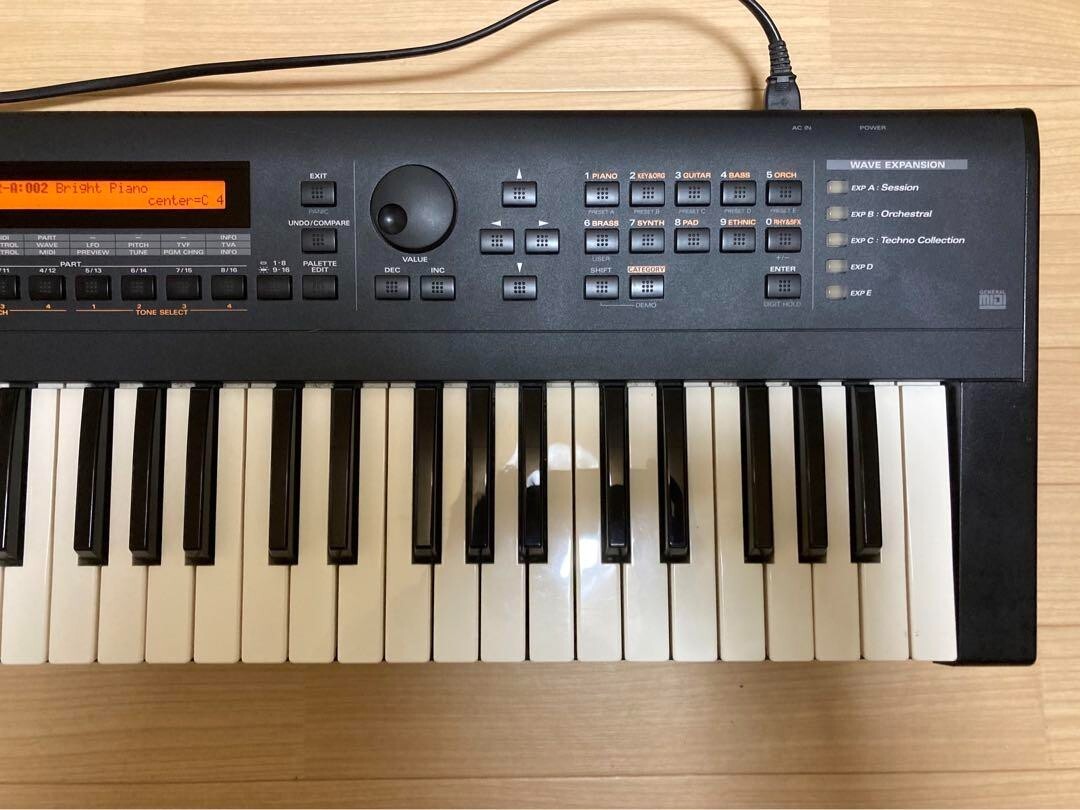 Roland XP-30 61-Key Keyboard Synthesizer Black keyboard Roland XP-30 61-Key Keyboard Synthesizer Black keyboard
