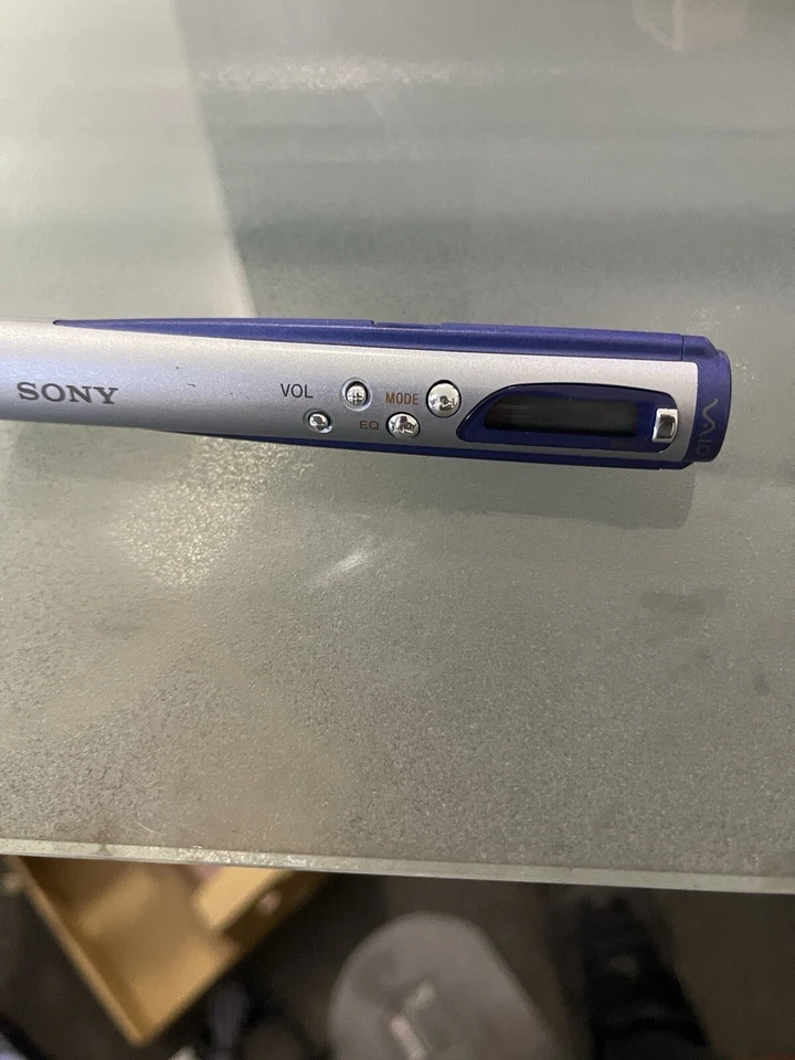 Sony VAIO Music Clip Personal Network Player MC-P10 MP3 Player - Image 2 of 4