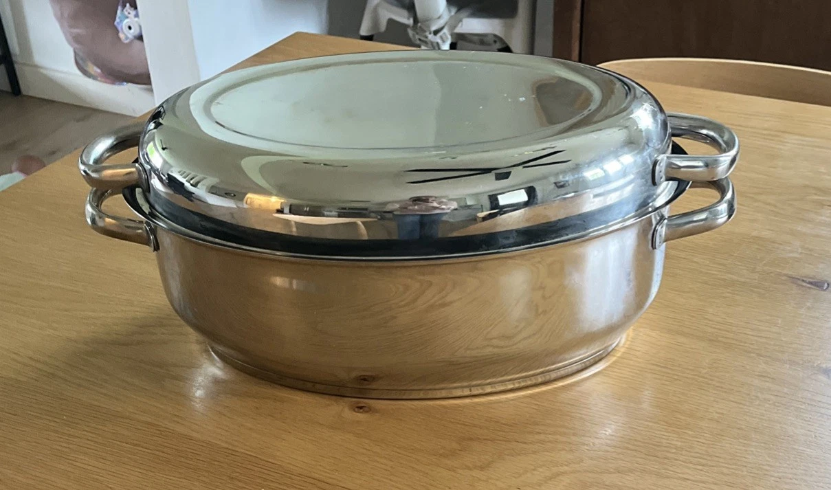 Ultrex Oval Covered Stainless Steel Roaster with Meat Rack