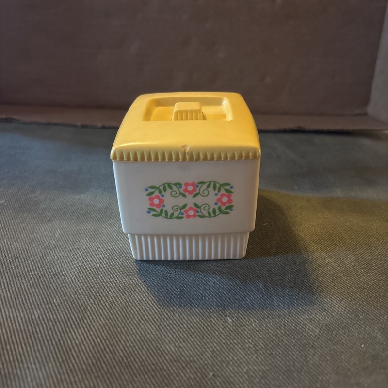 1960s VINTAGE PLASTIC YELLOW NURSERY CHILDHOOD & /ALAN JAY CONTAINER 
