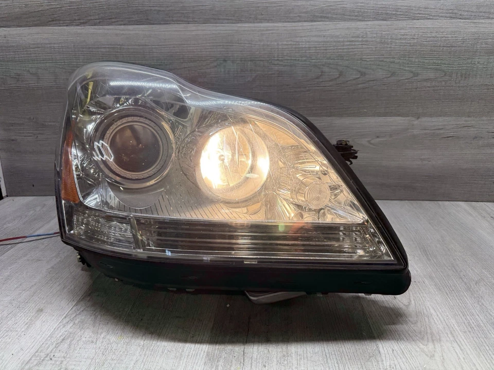 2010-2012 Mercedes GL550 GL450 Passenger RH Xenon HID Head Light Lamp OEM ((MM)) - Image 3 of 4