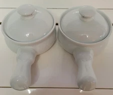 2 WHITE STONEWARE EVERYTHING KITCHEN FRENCH ONION SOUP BAKEWARE SET HOLDS 10 OZS