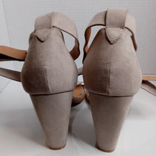 Escarpins Nude Charlotte Russe Taille 7 US - Style Mignon Et Classique