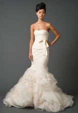 Pre-owned gorgeous Vera Wang "Gemma" wedding dress, size 10 street size 2 