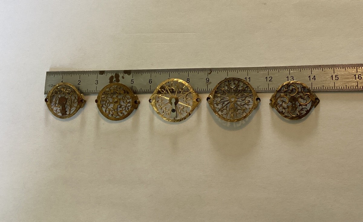 Lot De 5 Coqs De Montre Anciens Ciselés - Belle Décoration Vintage, Occasion