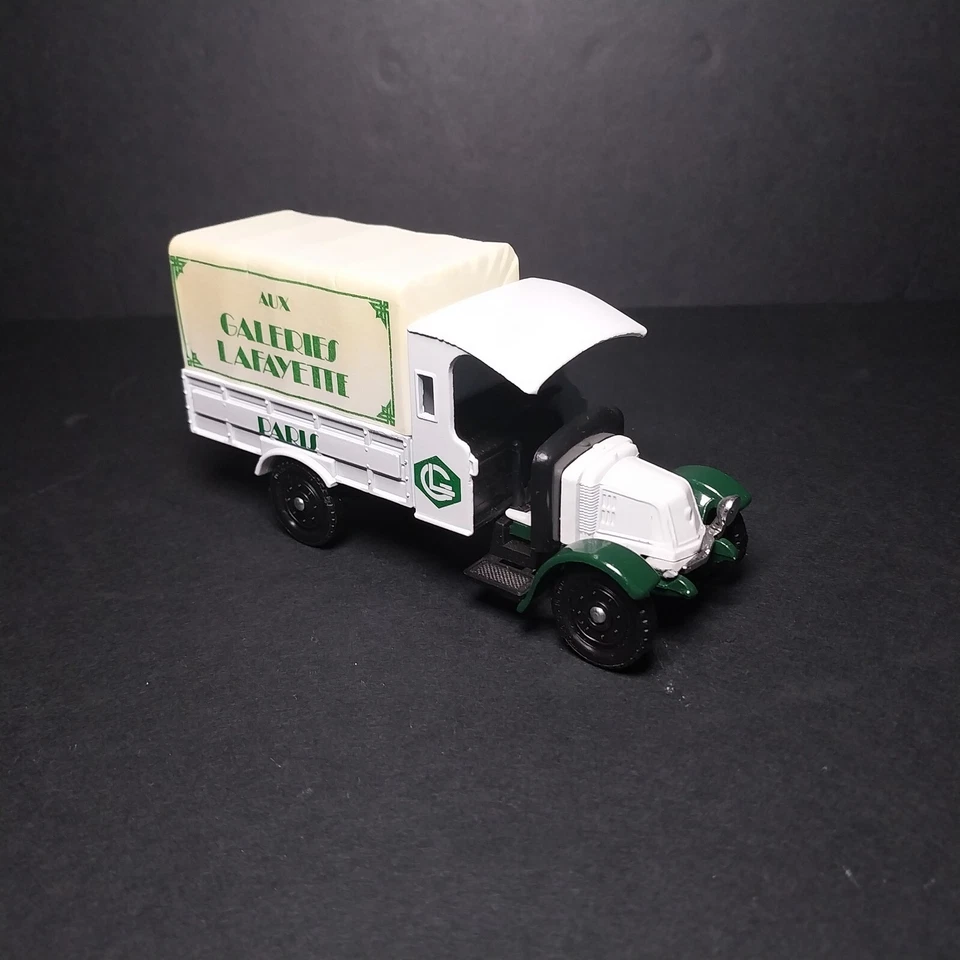 Car Corgi 13cm Long Diecast C824 - 1926 Renault Van- (SET of 4)  NO ORIGINAL BOX - Image 4 of 4