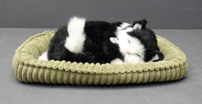 Perfect Petzzz Black/White Cat Kitten w/ Bed Breathing Electronic Pet  *Tested*