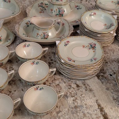 75 W.H. Grindley & Co Ltd Ivory Floral Dinner Set England Art Pottery Glossy