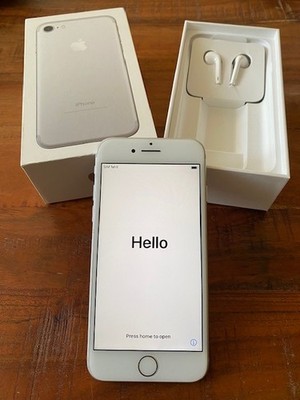 Apple iPhone 7 - 128GB - Silber (Ohne Simlock)