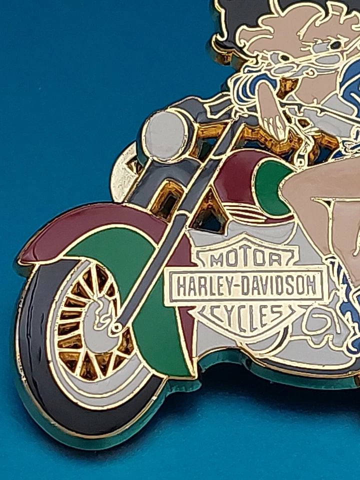 BETTY BOOP ON A HARLEY DAVIDSON M/C RARO EDICIÓN LIMITADA DE 100 PINES DE COLECCIÓN AÑOS 60-70 NUEVO Foto 3 de 4