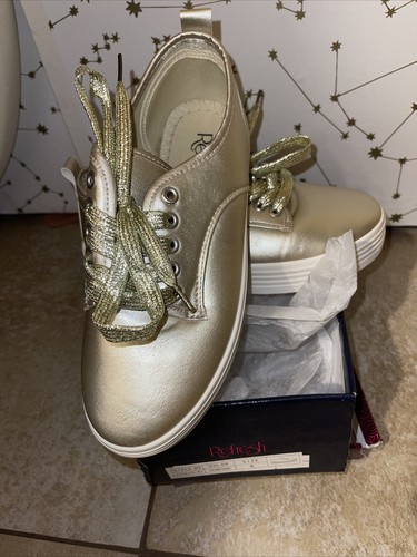 Refresh Size 8 Shoe - Picture 2 of 9
