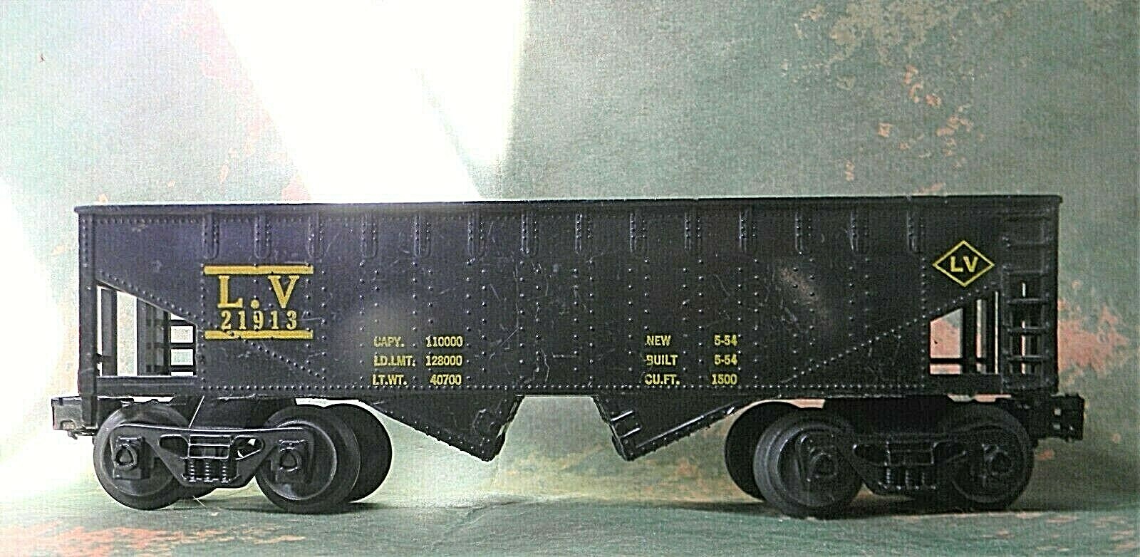 Lionel Couplers Hopper LEHIGH VALLEY 8Wheel & 2 Thumbtacks Rd