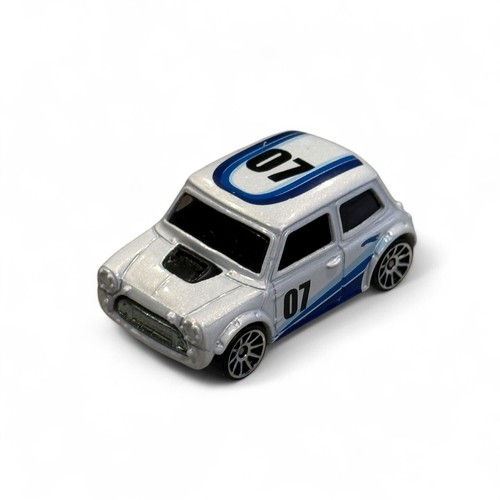 Matchbox & Hot Wheels 16 Mixed Vehicles - Diecast 1/64 - Loose & Bagged - Picture 9 of 17