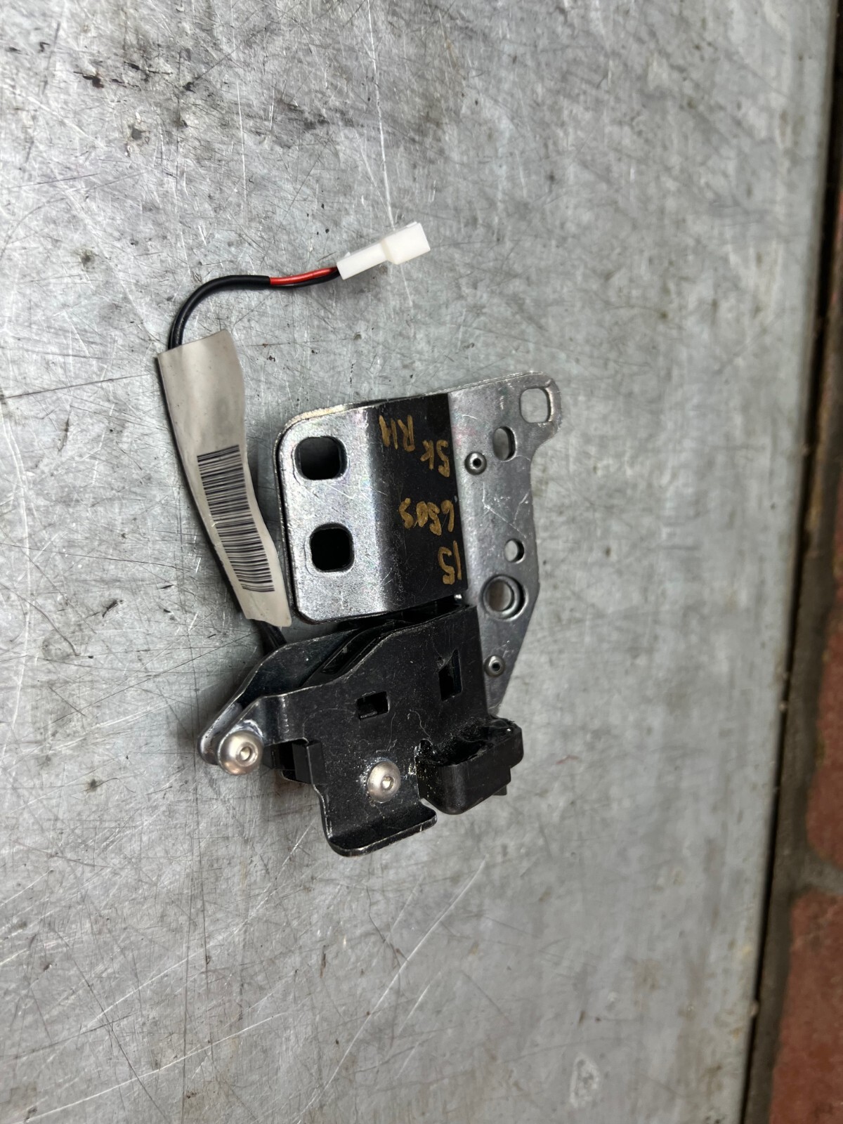2015 MCLAREN 650S CONVERTIBLE TOP ROOF RIGHT SIDE LOCK LATCH PAD